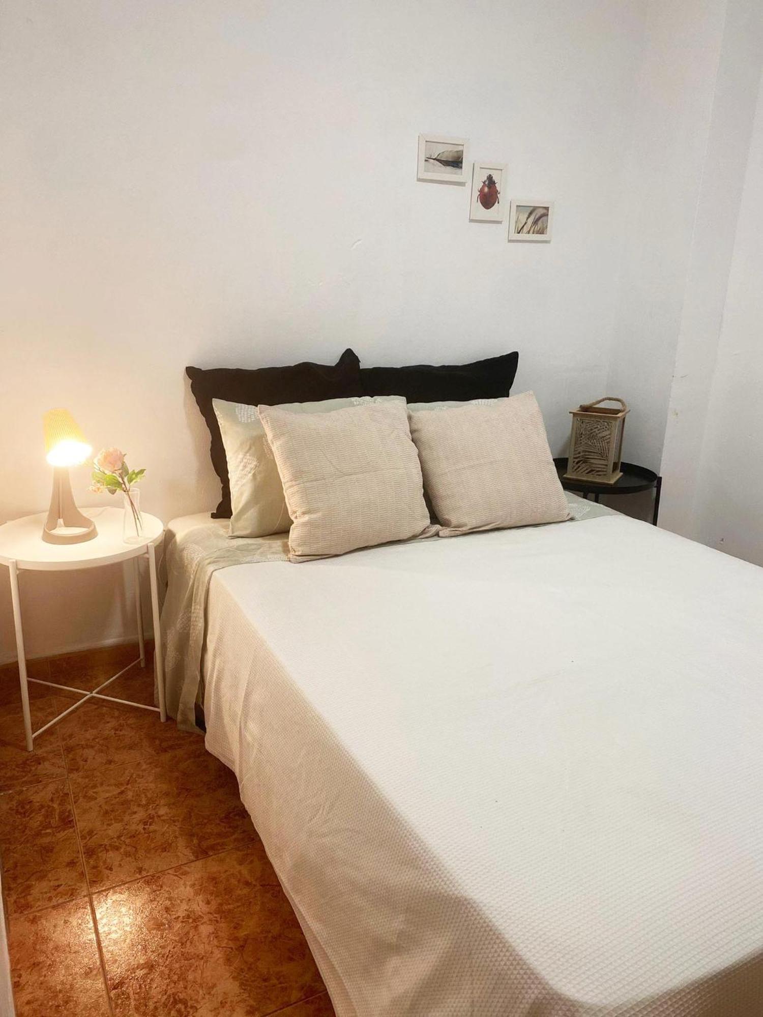 Rooms In Spacious Beach Flat In Valencia Exterior photo